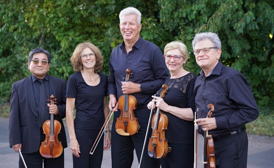 Das Violinquartett Corde Vibrante mit Pianistin Iris Thierolf.